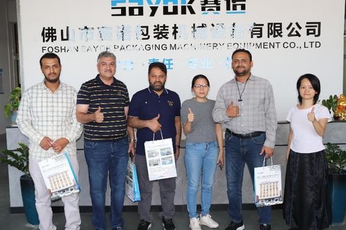 ข่าวบริษัทล่าสุดเกี่ยวกับ ยินดีต้อนรับลูกค้าเยเมนมาชมเครื่องผ้าเช็ดเปียก