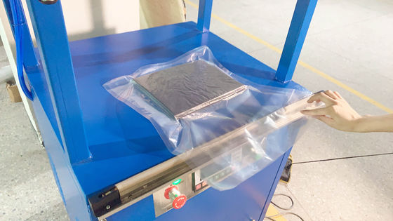 เครื่องบรรจุถุงหมอนสินค้าเครื่องบรรจุของเล่นอัตโนมัติ 1KW