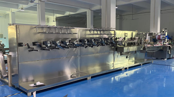 250-350 ตัด/นาที ความเร็วสูง เครื่องทําผ้าเปียกน้ํา 220v สายบรรจุอัตโนมัติเต็ม