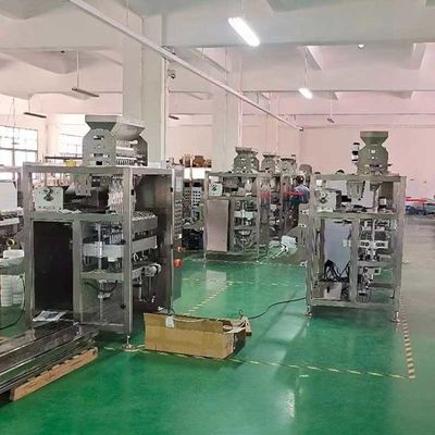 เครื่องบรรจุอัตโนมัติประตูความปลอดภัยพล็กซี่กล๊าส 10 เส้นสําหรับ 2-5 กรัมของผงชาเขียว