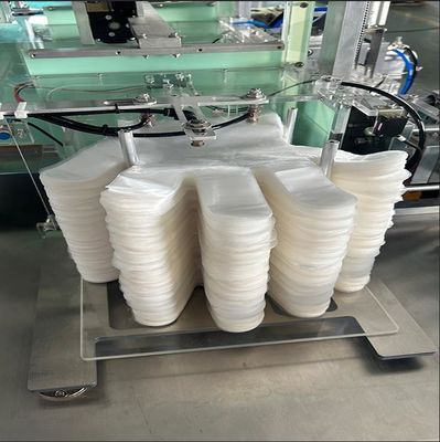 เครื่องพับถุงมือ PE สําหรับขนาดถุงมือที่แตกต่างกัน แหล่งอากาศ 0.4-0.65MPa การออกแบบหลายฟังก์ชัน